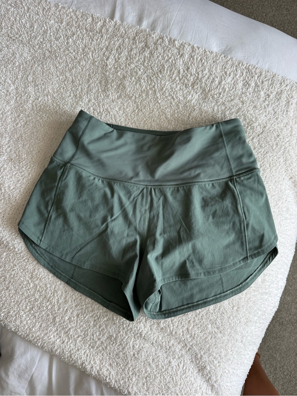 lululemon 2.5” HR speed shorts Green